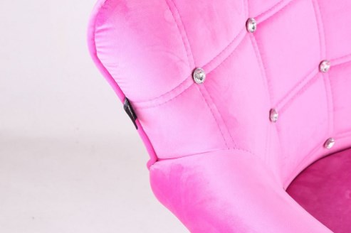 różowe fotele w stylu chesterfield - fotele glamour z kryształkami tapicerowane welurem